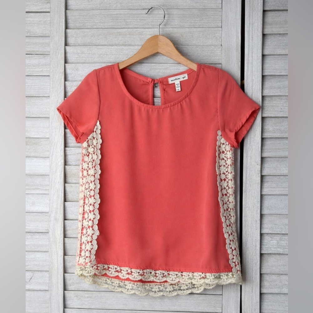 Monteau Girl. Coral Top with Ivory Lace trim. Size 5t. Great Condition